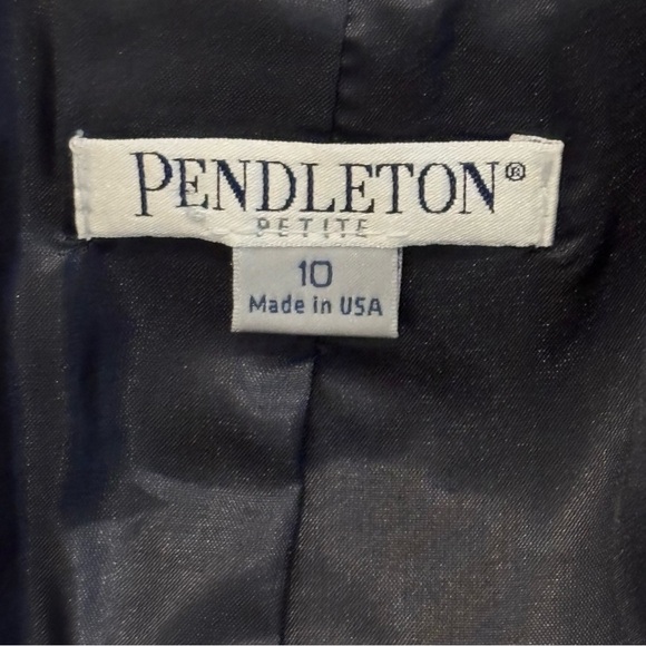 Pendleton Navy 100% Wool Blazer Jacket
Women’s 10 Petite - Picture 7 of 10